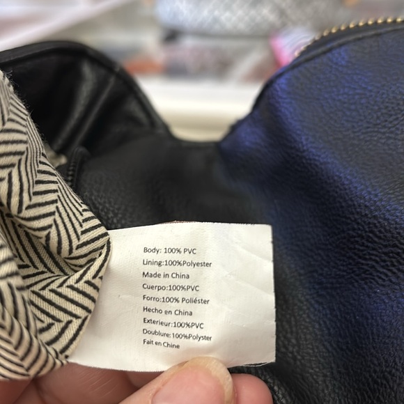 STEVE MADDEN leather black bag, fringe. Adjustable and removable shoulder strap. - Picture 15 of 15